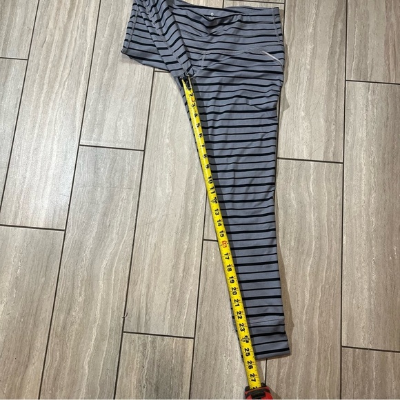 Athleta Striped Gray Black Women's Ruched Leggings Size Small - Picture 2 of 7